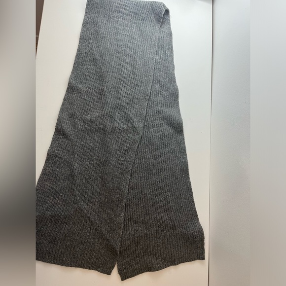 Grey scarf - Picture 4 of 5